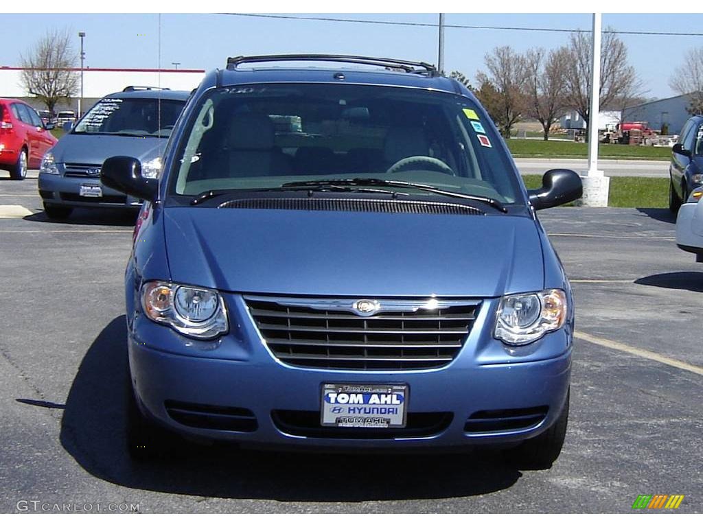 2007 Town & Country Touring - Marine Blue Pearl / Dark Khaki/Light Graystone photo #7