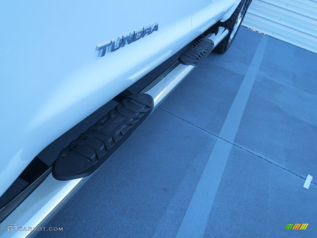 2013 Tundra SR5 CrewMax 4x4 - Super White / Graphite photo #13