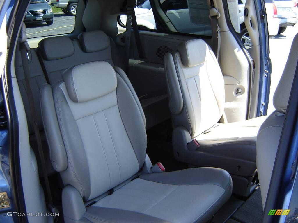 2007 Town & Country Touring - Marine Blue Pearl / Dark Khaki/Light Graystone photo #11