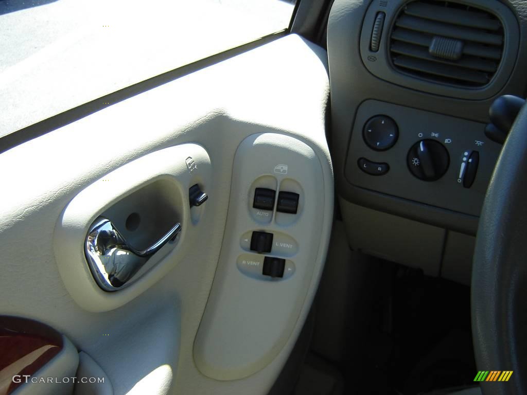 2007 Town & Country Touring - Marine Blue Pearl / Dark Khaki/Light Graystone photo #14