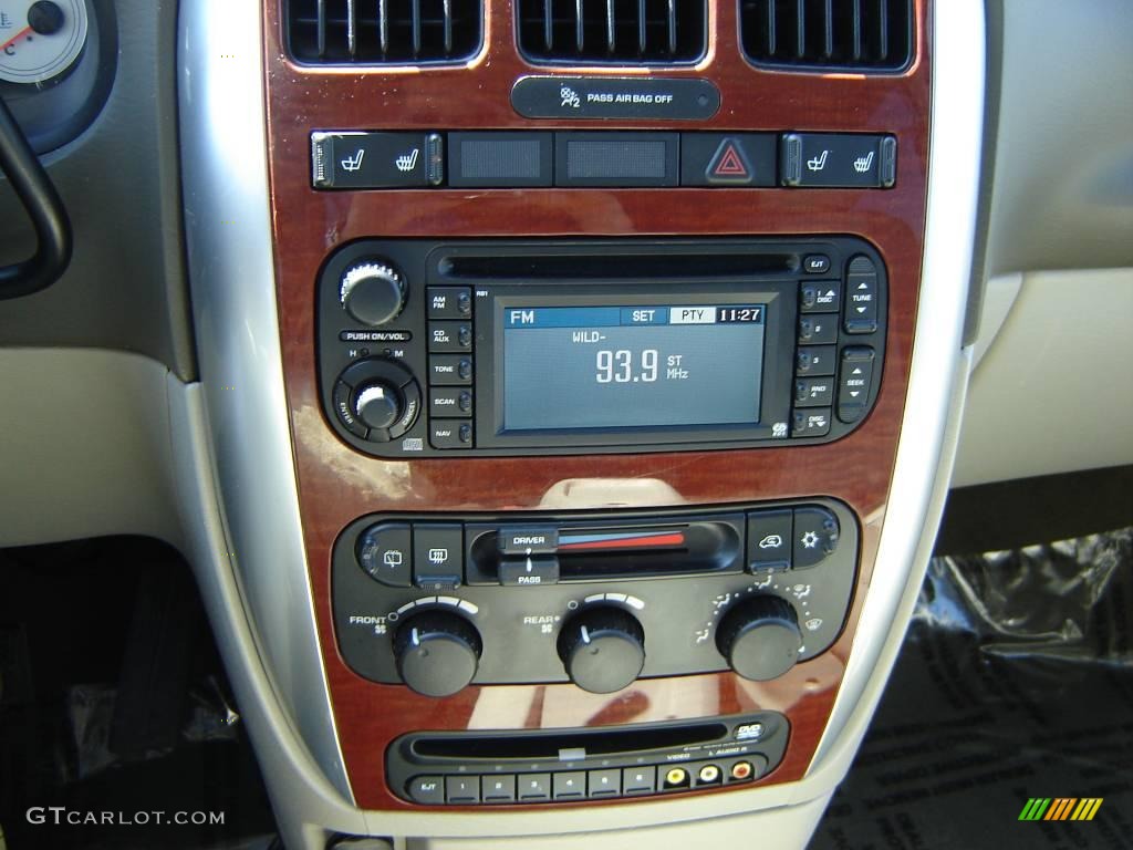 2007 Town & Country Touring - Marine Blue Pearl / Dark Khaki/Light Graystone photo #15