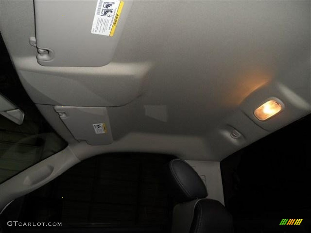 2011 Ram 1500 SLT Regular Cab - Bright White / Dark Slate Gray/Medium Graystone photo #15