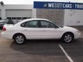 Vibrant White - Taurus SE Sedan Photo No. 5