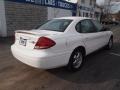 Vibrant White - Taurus SE Sedan Photo No. 6