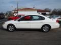 Vibrant White - Taurus SE Sedan Photo No. 9