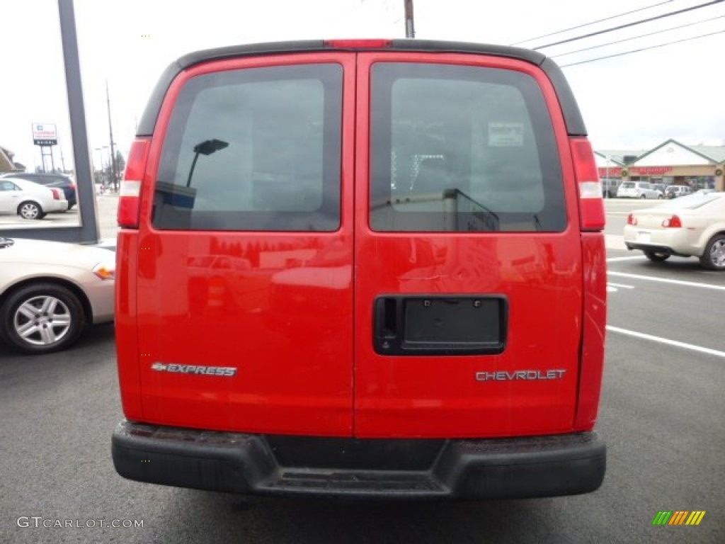 2005 Express 2500 Commercial Van - Victory Red / Medium Dark Pewter photo #6