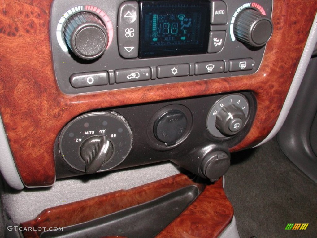 2006 GMC Envoy SLT 4x4 Controls Photo #74696565