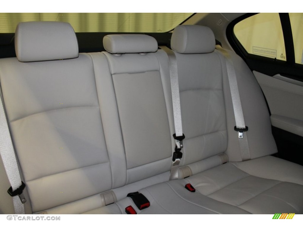 2013 BMW 5 Series 535i xDrive Sedan Rear Seat Photo #74700307