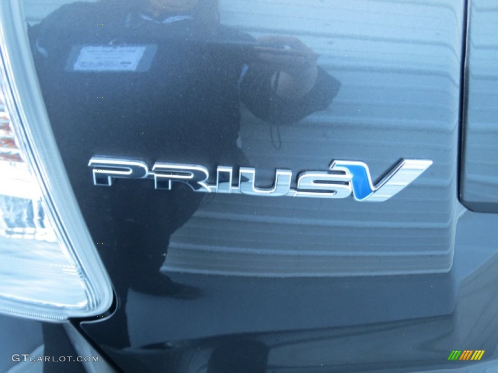 2013 Prius v Three Hybrid - Magnetic Gray Metallic / Misty Gray photo #14
