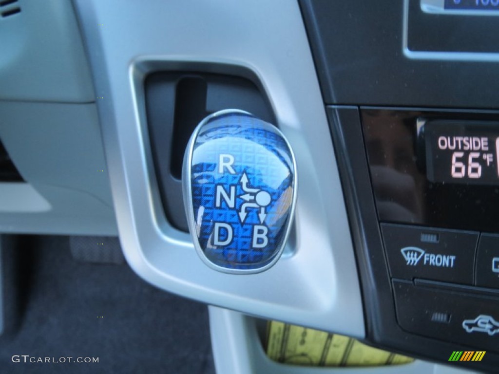 2013 Prius v Three Hybrid - Magnetic Gray Metallic / Misty Gray photo #28