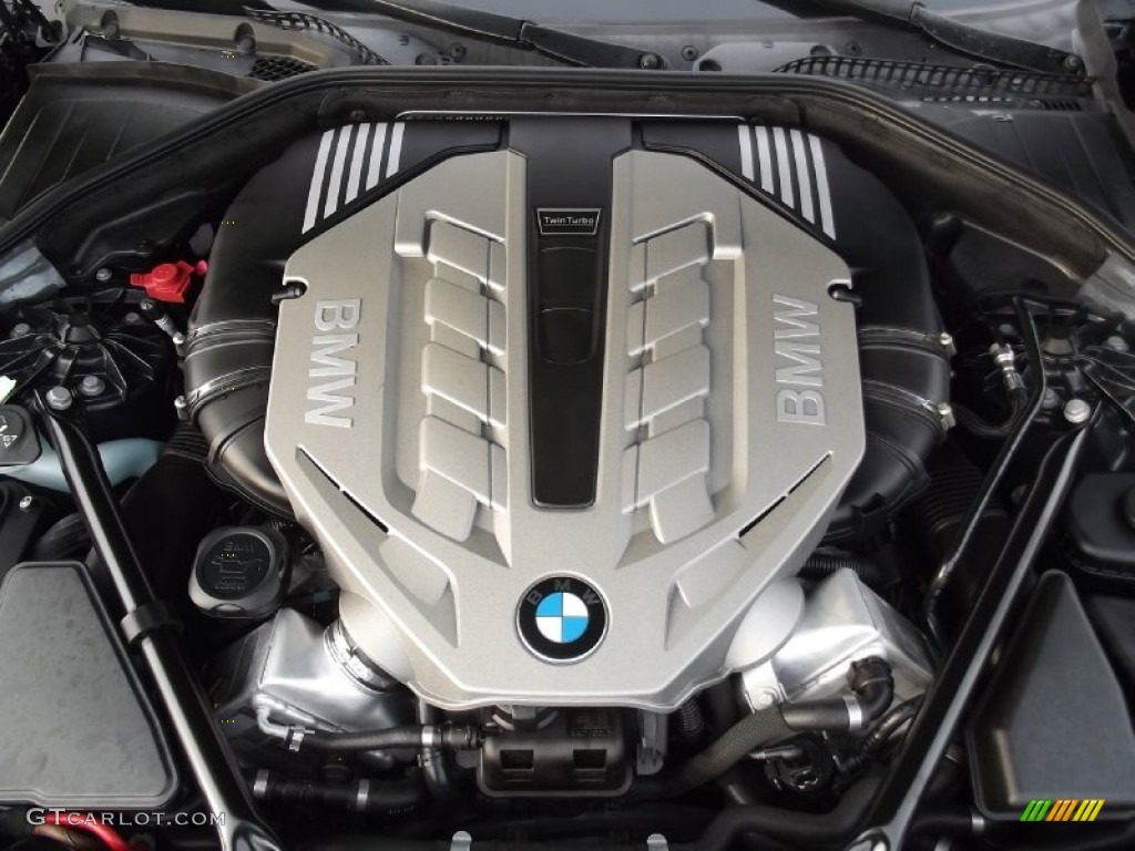 2009 BMW 7 Series 750i Sedan Engine Photos