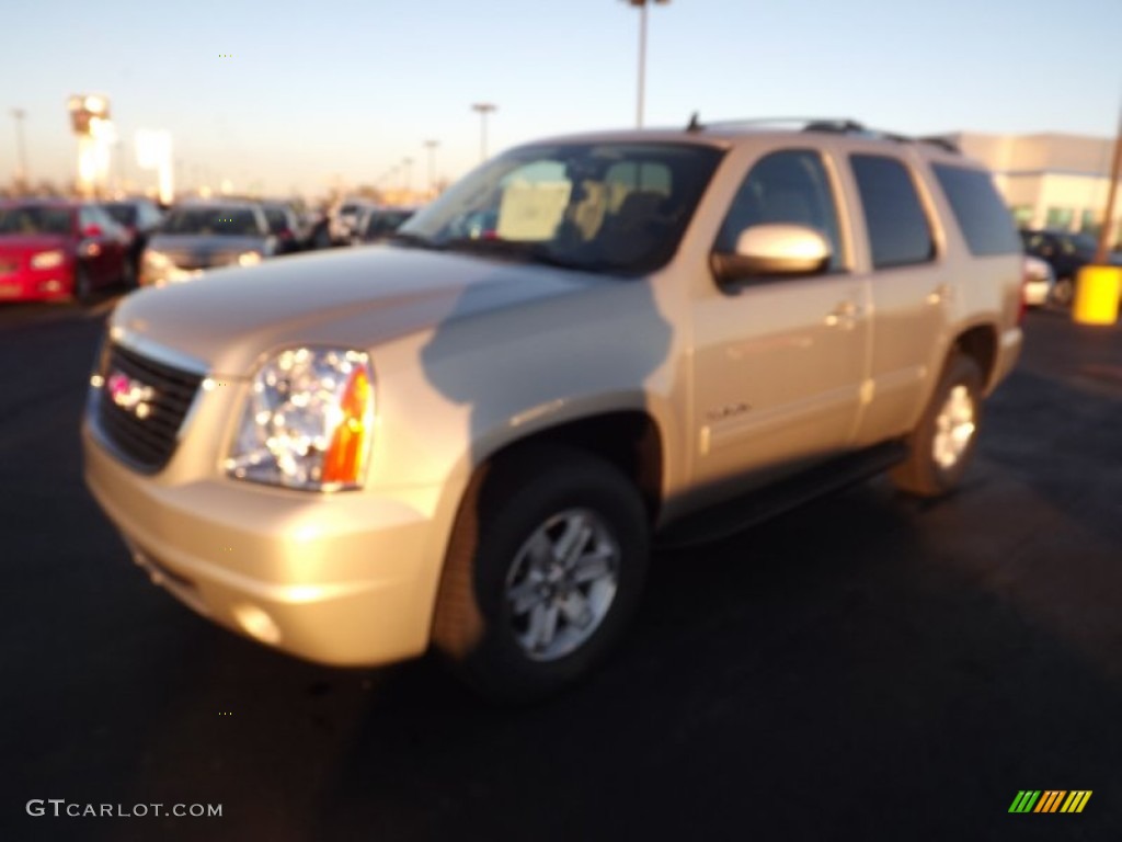 2013 Yukon SLE - Champagne Silver Metallic / Ebony photo #1