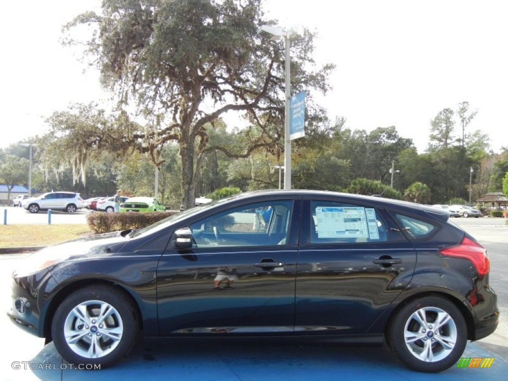 2013 Focus SE Hatchback - Tuxedo Black / Charcoal Black photo #2