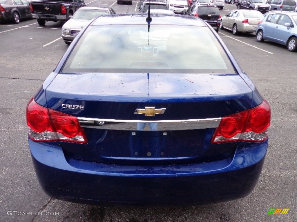 2013 Cruze LS - Blue Topaz Metallic / Jet Black/Medium Titanium photo #3