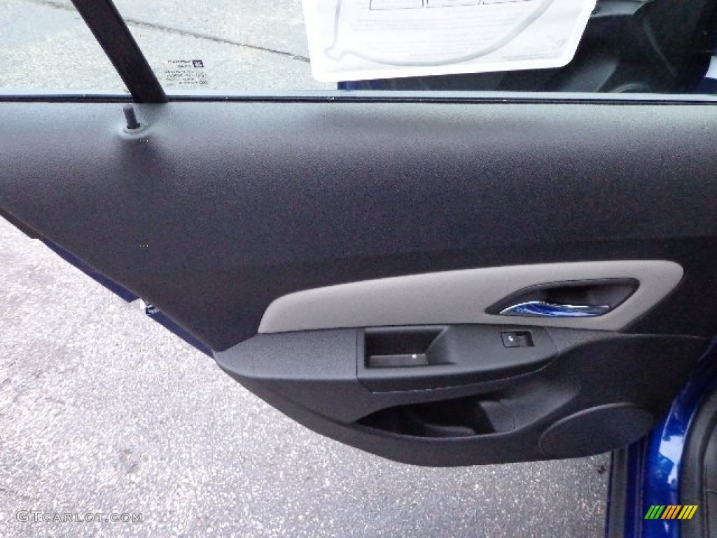 2013 Cruze LS - Blue Topaz Metallic / Jet Black/Medium Titanium photo #15