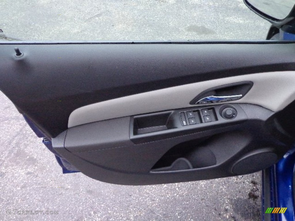 2013 Cruze LS - Blue Topaz Metallic / Jet Black/Medium Titanium photo #16