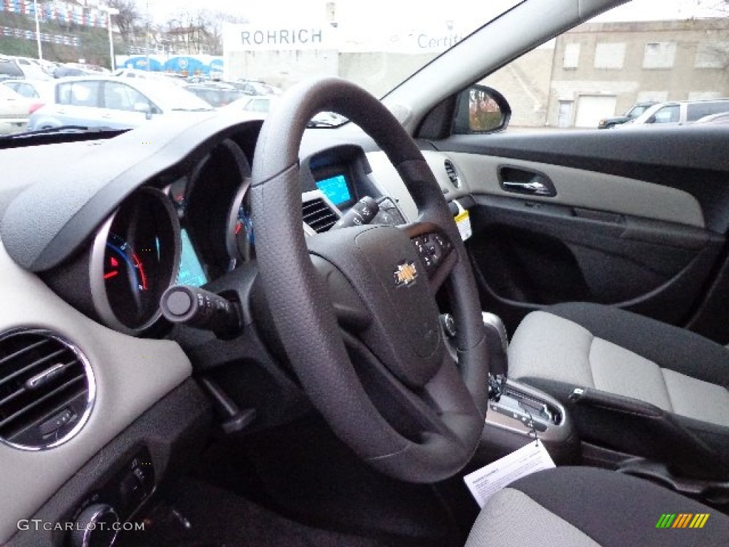 2013 Cruze LS - Blue Topaz Metallic / Jet Black/Medium Titanium photo #17