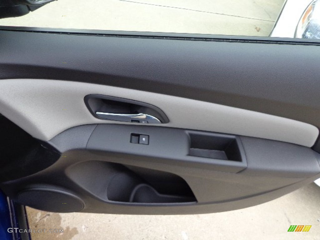 2013 Cruze LS - Blue Topaz Metallic / Jet Black/Medium Titanium photo #6