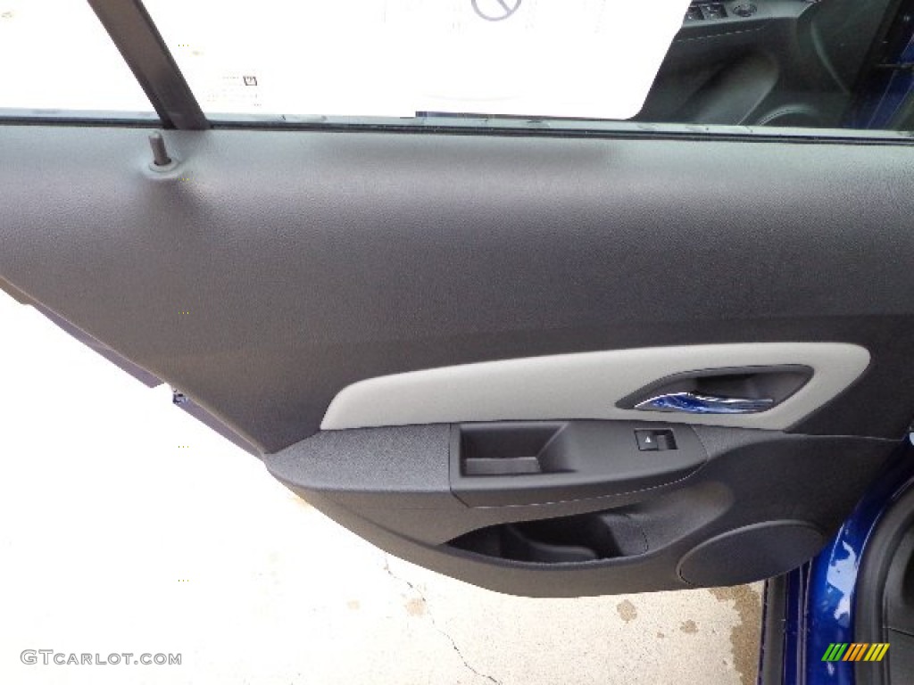 2013 Cruze LS - Blue Topaz Metallic / Jet Black/Medium Titanium photo #14
