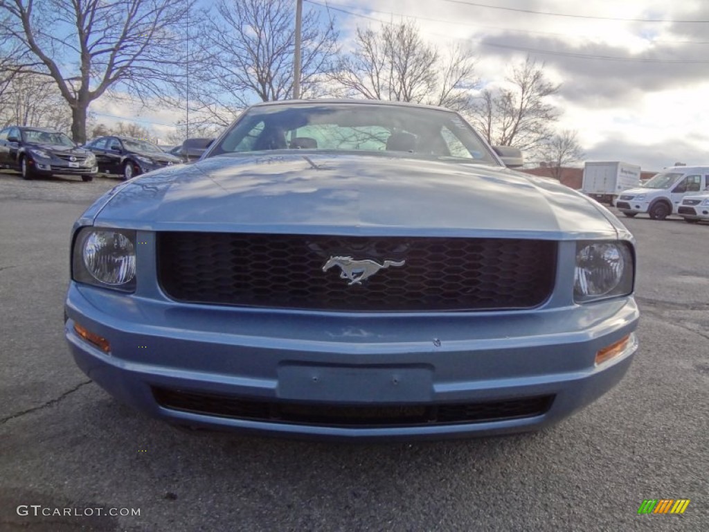 2006 Mustang V6 Deluxe Coupe - Windveil Blue Metallic / Dark Charcoal photo #2