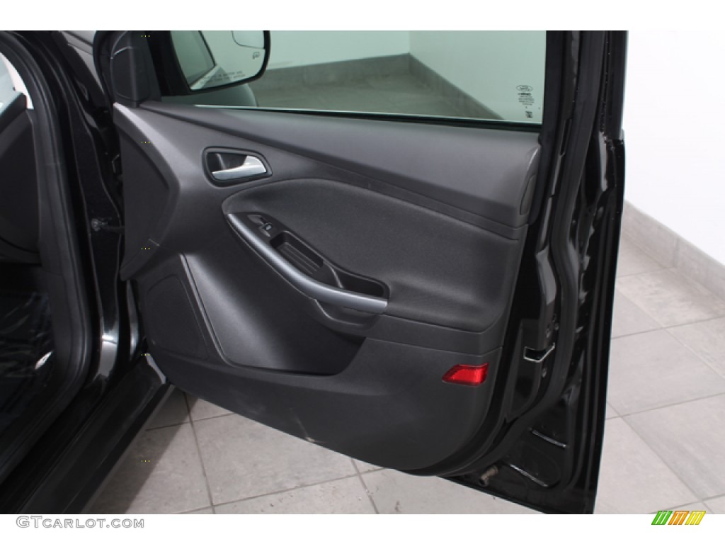 2012 Focus Titanium 5-Door - Tuxedo Black Metallic / Charcoal Black Leather photo #13