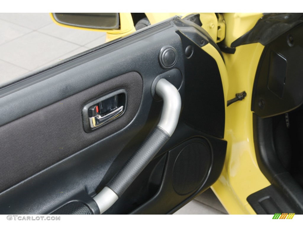 2001 MR2 Spyder Roadster - Solar Yellow / Black photo #15