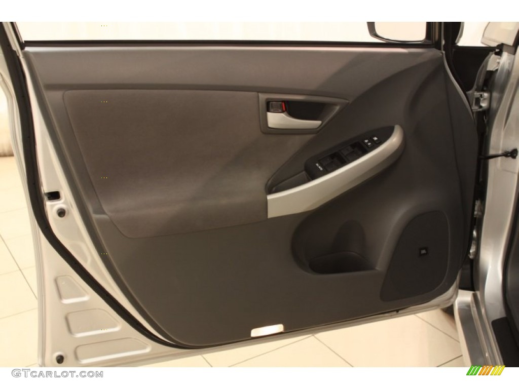 2010 Prius Hybrid III - Classic Silver Metallic / Dark Gray photo #5