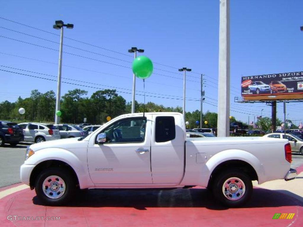 2009 Equator Extended Cab - Glacier White / Graphite photo #4
