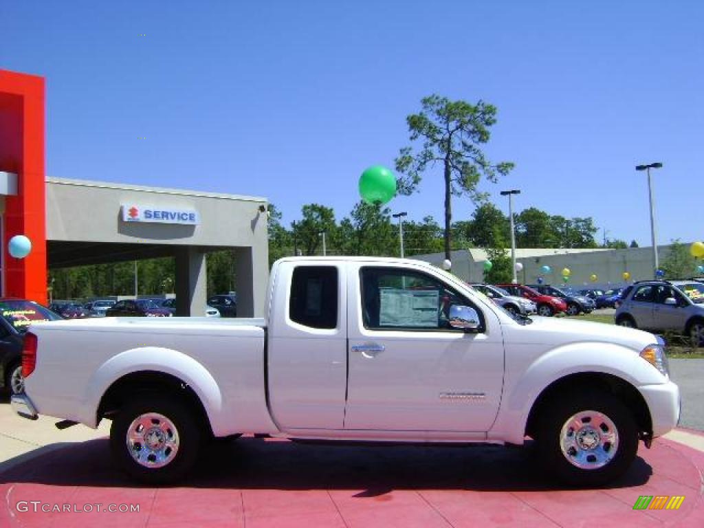 2009 Equator Extended Cab - Glacier White / Graphite photo #8