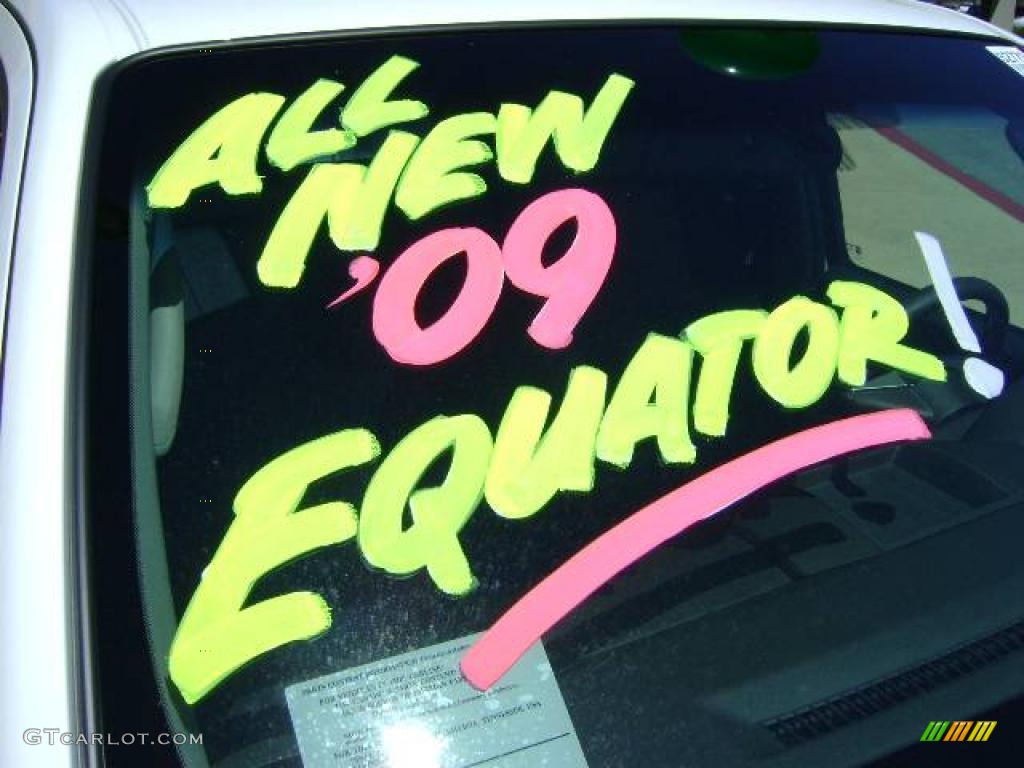 2009 Equator Extended Cab - Glacier White / Graphite photo #9