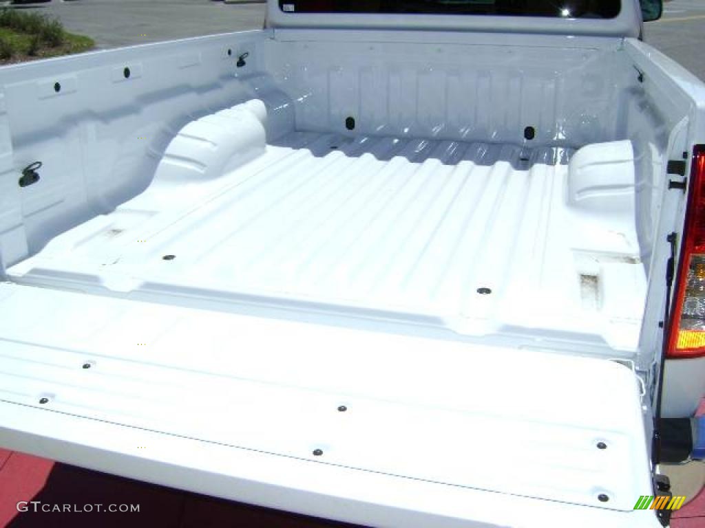 2009 Equator Extended Cab - Glacier White / Graphite photo #11