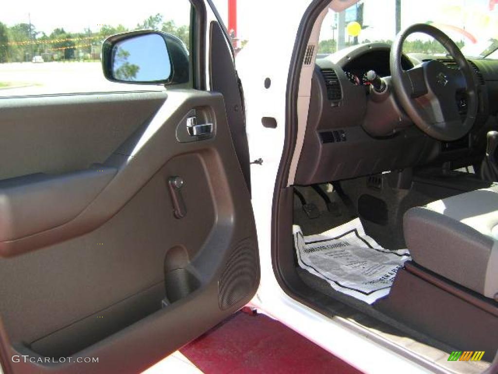 2009 Equator Extended Cab - Glacier White / Graphite photo #15