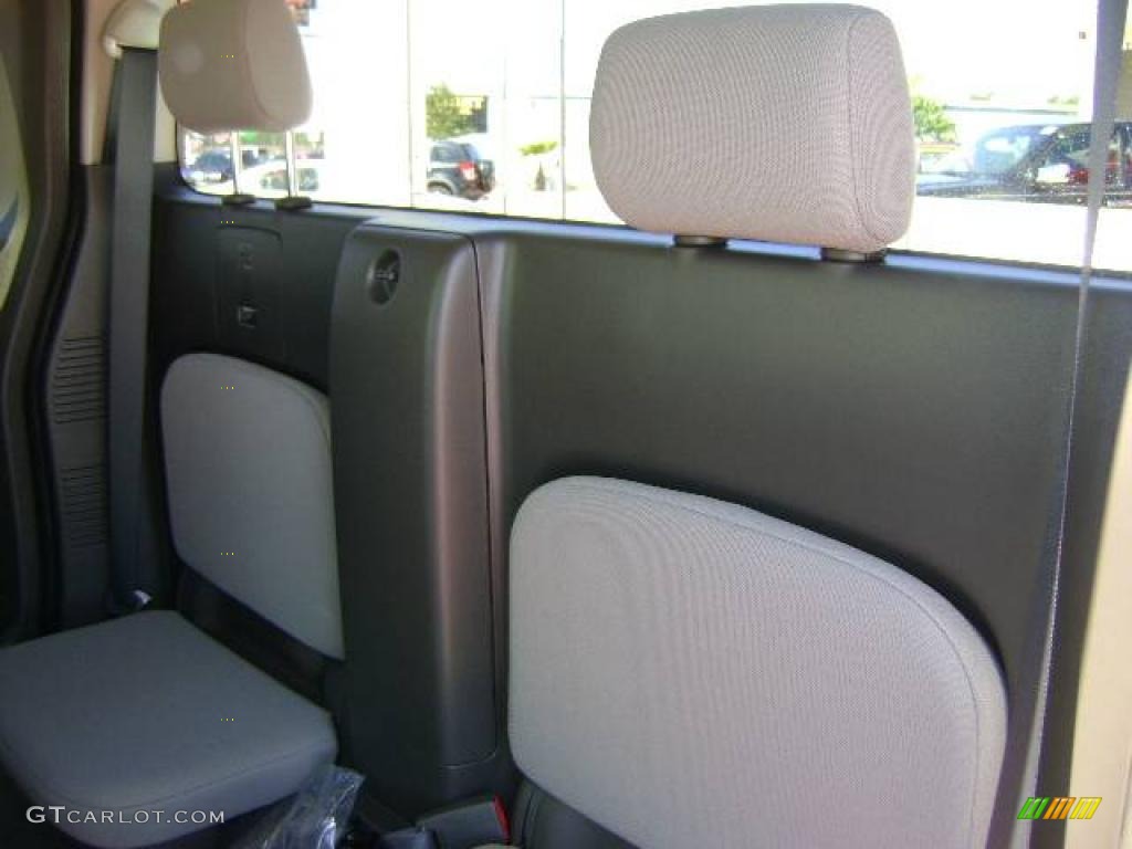 2009 Equator Extended Cab - Glacier White / Graphite photo #20