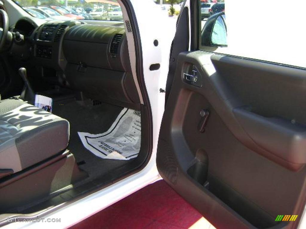 2009 Equator Extended Cab - Glacier White / Graphite photo #22