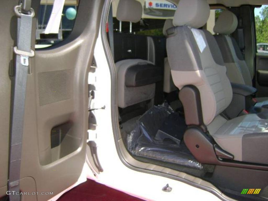 2009 Equator Extended Cab - Glacier White / Graphite photo #23
