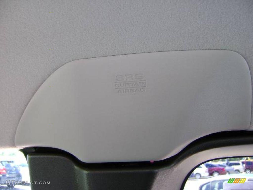 2009 Equator Extended Cab - Glacier White / Graphite photo #26