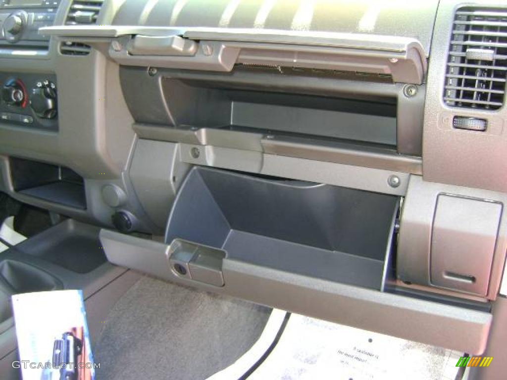 2009 Equator Extended Cab - Glacier White / Graphite photo #30