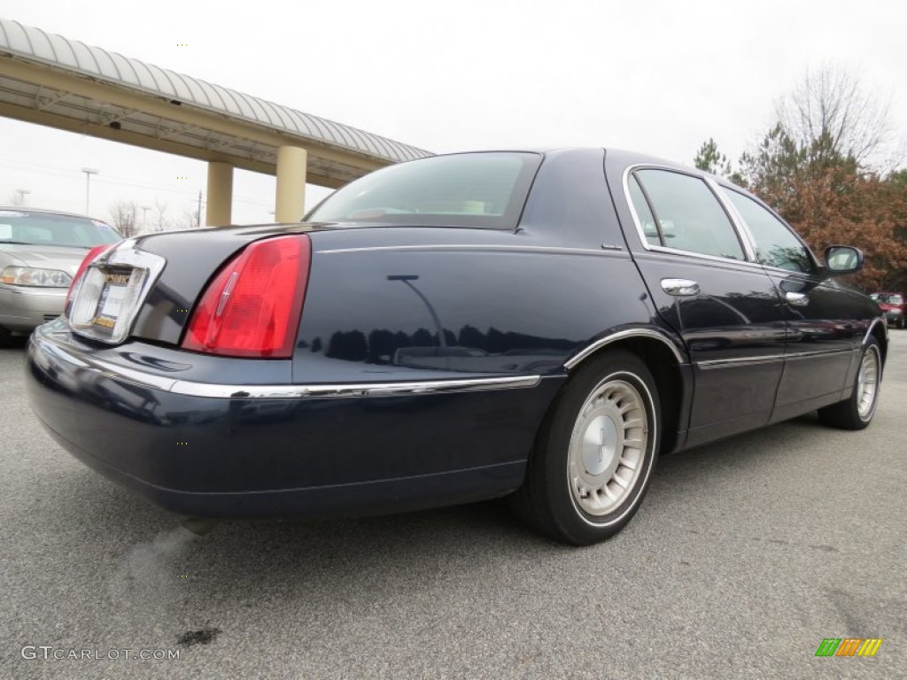 Pearl Blue Metallic 2001 Lincoln Town Car Executive Exterior Photo #74730243