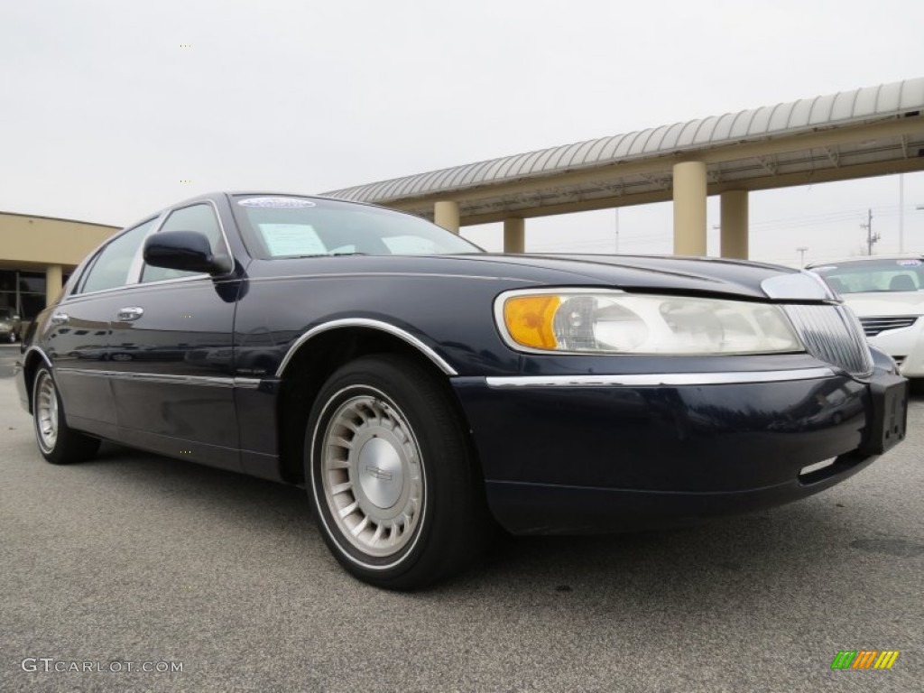 Pearl Blue Metallic 2001 Lincoln Town Car Executive Exterior Photo #74730259