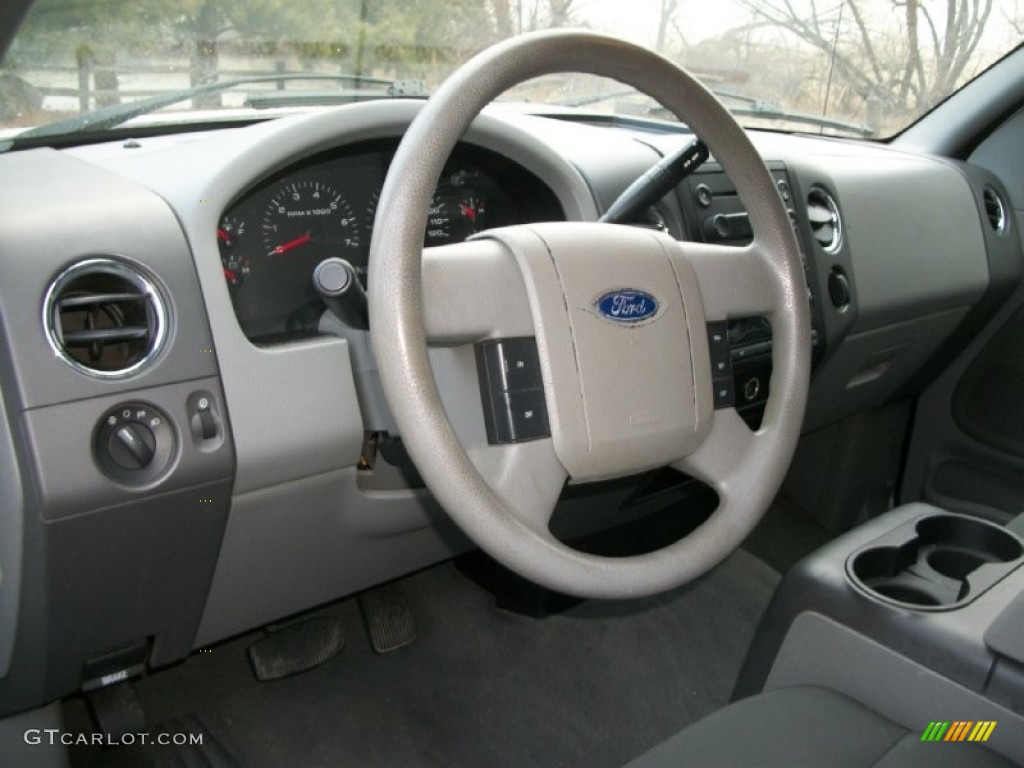 2007 Ford F150 XLT SuperCrew 4x4 Medium/Dark Flint Steering Wheel Photo #74735378