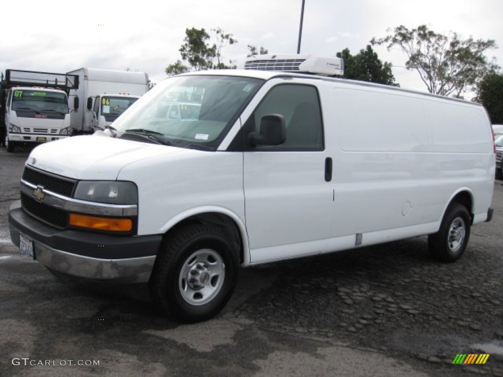 2004 Express 3500 Refrigerated Commercial Van - Summit White / Neutral photo #3