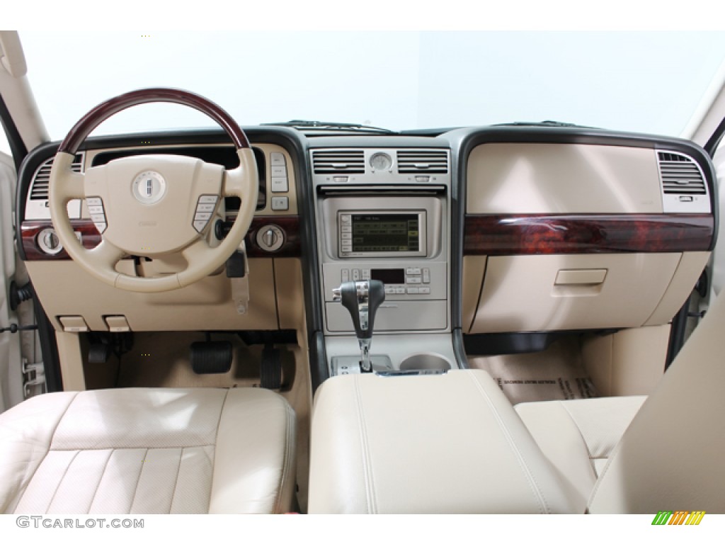 2006 Navigator Luxury 4x4 - Oxford White / Camel photo #6