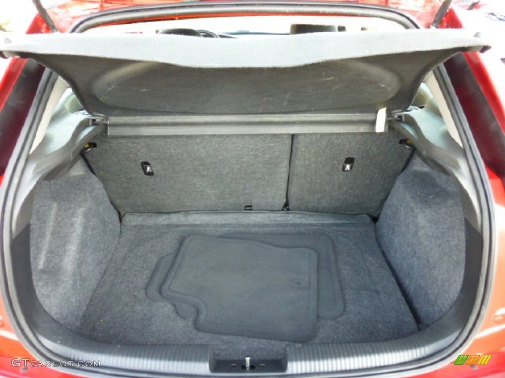 2004 Ford Focus ZX3 Coupe Trunk Photos