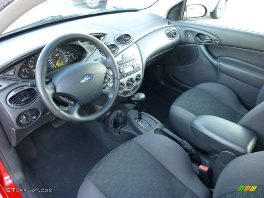 Dark Charcoal Interior 2004 Ford Focus ZX3 Coupe Photo #74744251