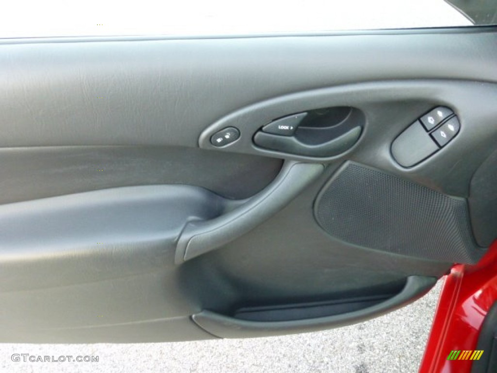 2004 Ford Focus ZX3 Coupe Door Panel Photos