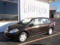 Super Black - Versa 1.8 S Hatchback Photo No. 4