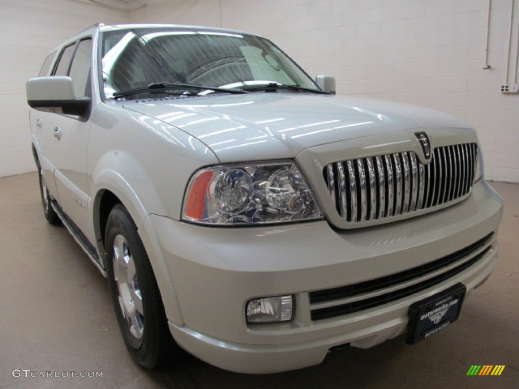 2006 Navigator Luxury 4x4 - Oxford White / Camel photo #1