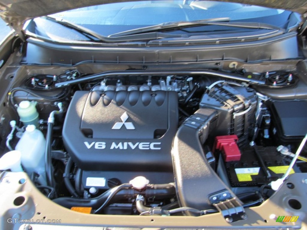 2010 Mitsubishi Outlander XLS 4WD Engine Photos