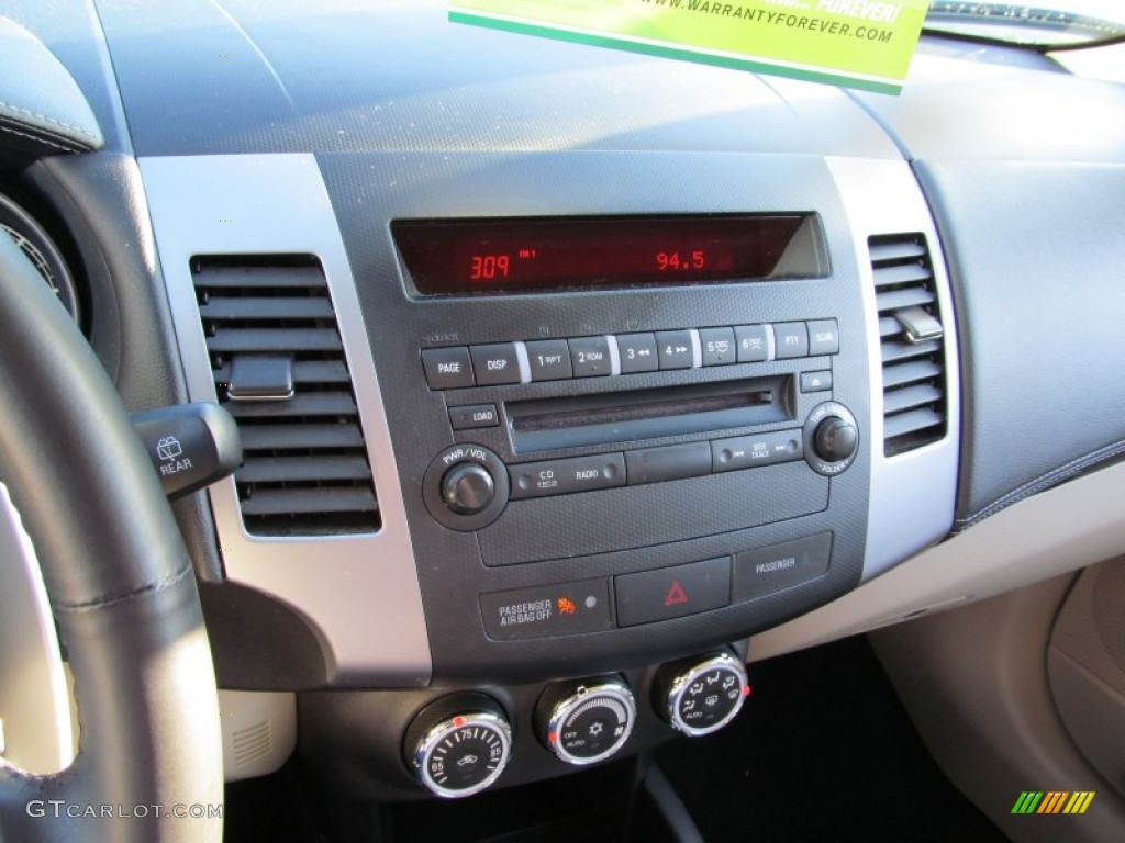 2010 Mitsubishi Outlander XLS 4WD Controls Photo #74754058