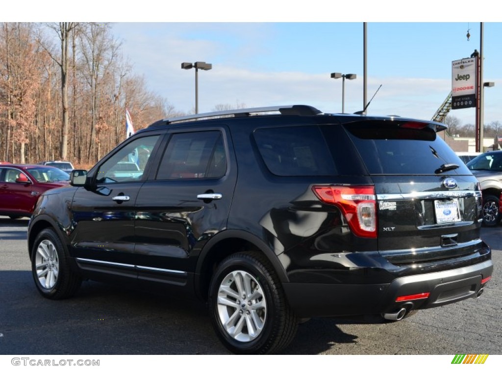 2013 Explorer XLT - Tuxedo Black Metallic / Medium Light Stone photo #50